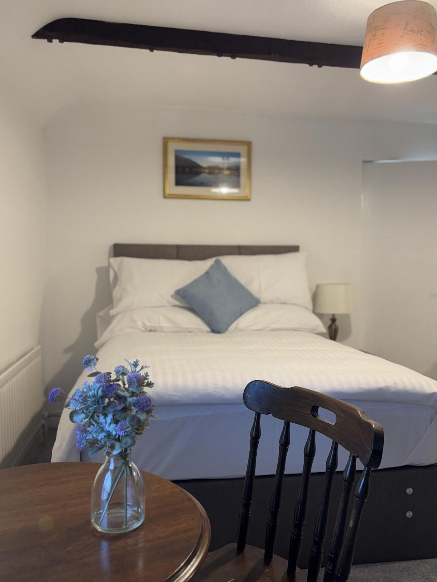 Yak & Yeti Bed & Breakfast ชรูว์สเบอรี ภายนอก รูปภาพ